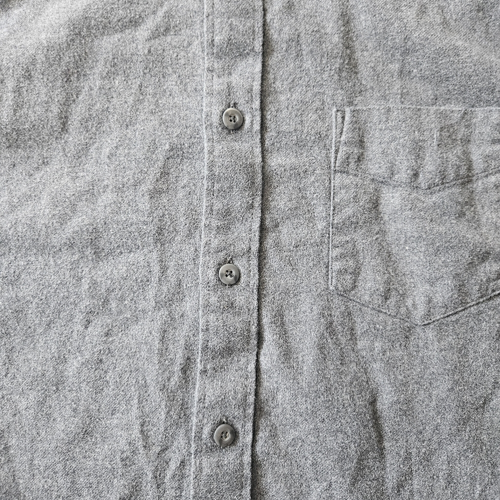 UNTUCKit Brushed Flannel Button Down Size Medium - image 5